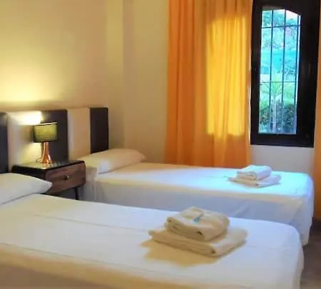 Espacioso Muy Tranquilo Con Piscinas Y Jardines Cercano A La Playa Apartmanhotel Estepona