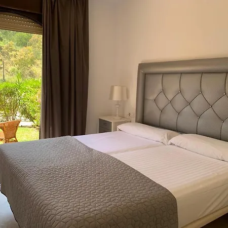 Espacioso Muy Tranquilo Con Piscinas Y Jardines Cercano A La Playa 4* Estepona