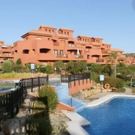 Espacioso Muy Tranquilo Con Piscinas Y Jardines Cercano A La Playa 4*