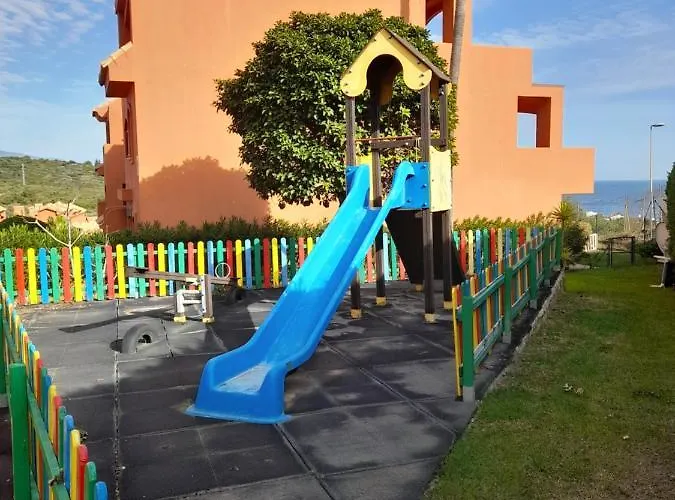 Espacioso Muy Tranquilo Con Piscinas Y Jardines Cercano A La Playa 4*