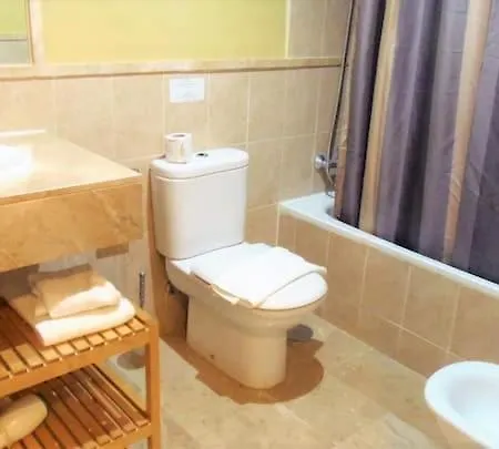 Espacioso Muy Tranquilo Con Piscinas Y Jardines Cercano A La Playa