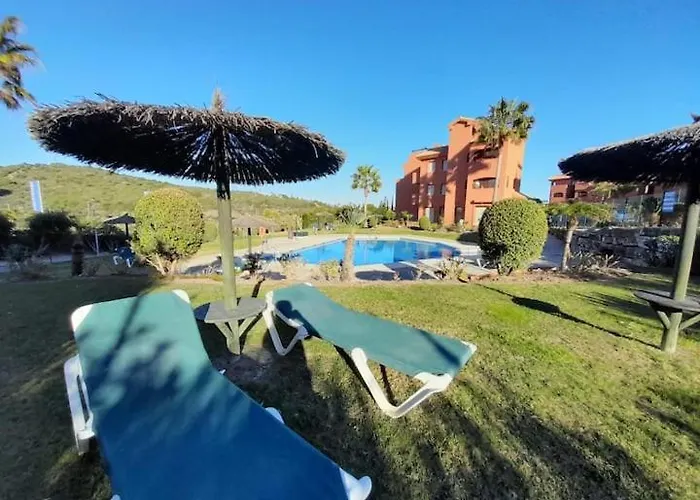 Aparthotel Espacioso Muy Tranquilo Con Piscinas Y Jardines Cercano A La Playa Estepona