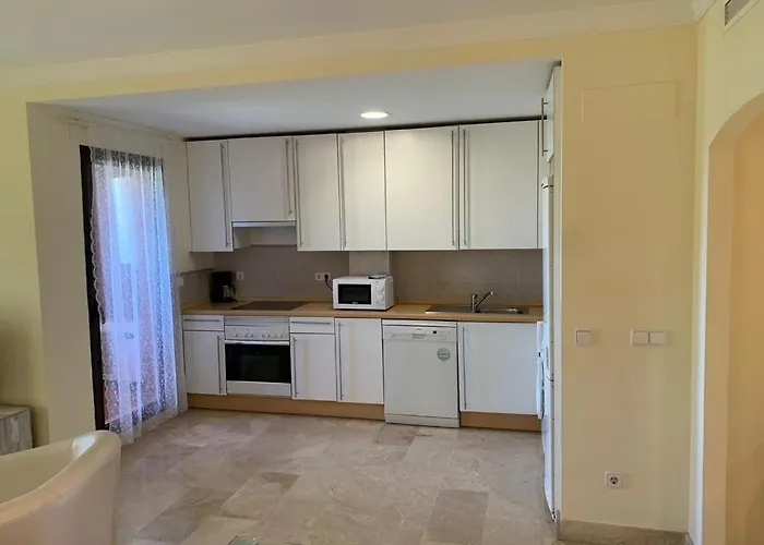 Espacioso Muy Tranquilo Con Piscinas Y Jardines Cercano A La Playa 4*