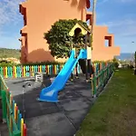 Espacioso Muy Tranquilo Con Piscinas Y Jardines Cercano A La Playa 4*