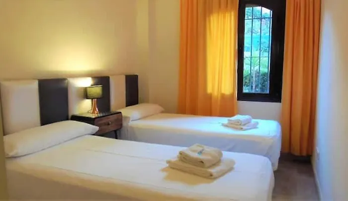 Espacioso Muy Tranquilo Con Piscinas Y Jardines Cercano A La Playa Aparthotel Estepona