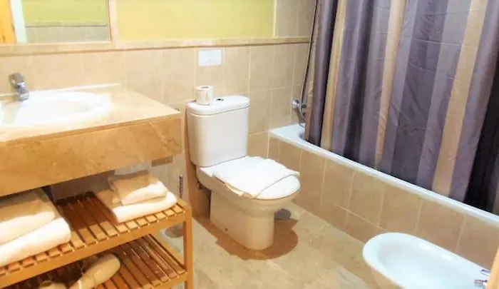 Espacioso Muy Tranquilo Con Piscinas Y Jardines Cercano A La Playa