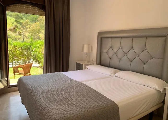 Espacioso Muy Tranquilo Con Piscinas Y Jardines Cercano A La Playa 4* Estepona